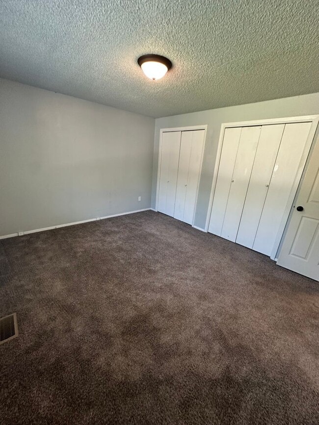 Building Photo - Ready first of June / 3 bedroom 2 bathroom...