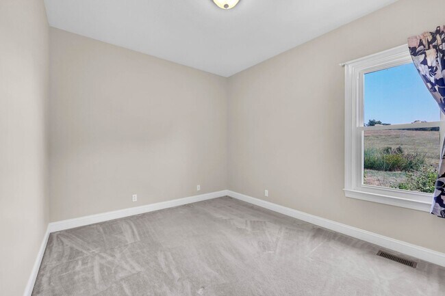 Building Photo - 4276 N Woodstock Dr