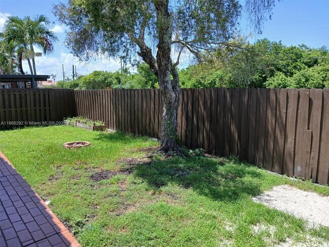 Building Photo - 2424 SW 143rd Pl
