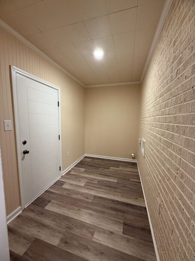 Building Photo - New House