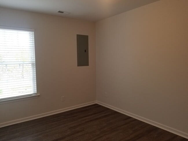 Building Photo - Tavern Grove Subdivision - End Unit Townhouse