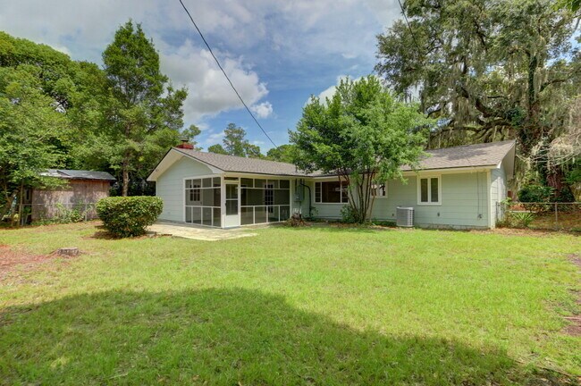 Building Photo - Daffin Park Area