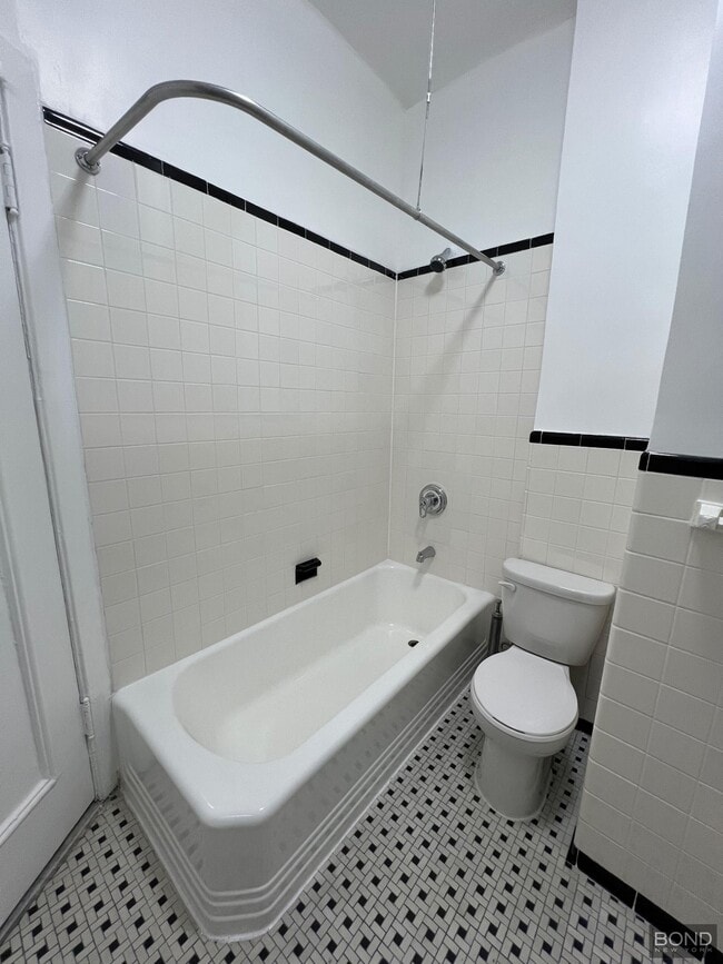 Building Photo - 166 W 72nd St