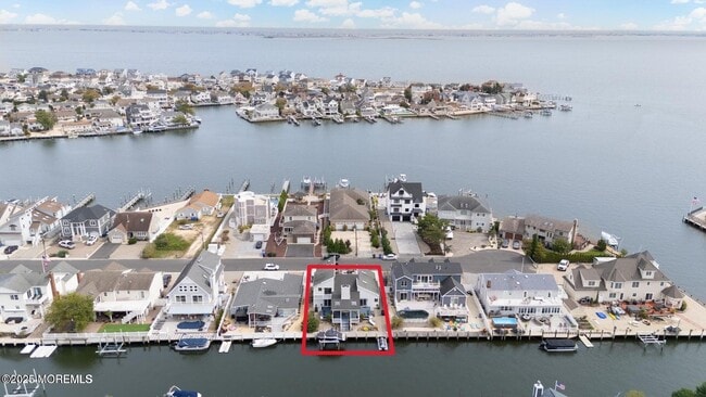 Building Photo - 385 Aldo Dr