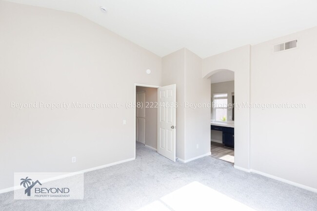 Building Photo - **RANCHO PENASQUITOS** 3 BED/2.5 BATH** HU...