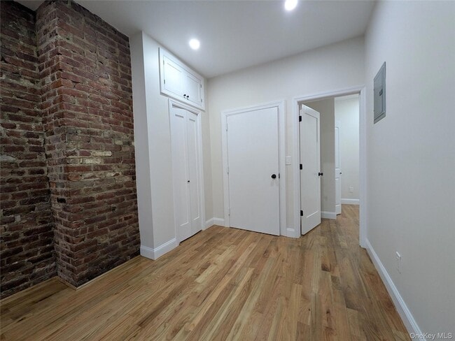 Building Photo - 104-44 42nd Ave