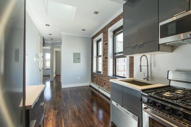 Building Photo - 124 Ridge St