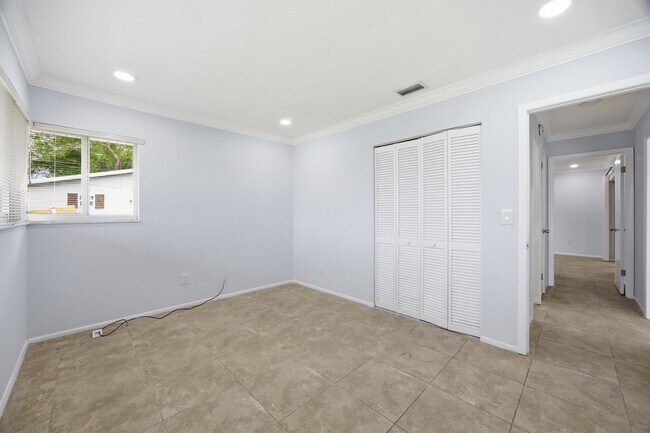 Building Photo - 226 SW Reynolds Ave