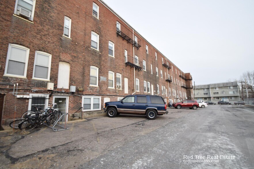 Building Photo - 164 N Beacon St