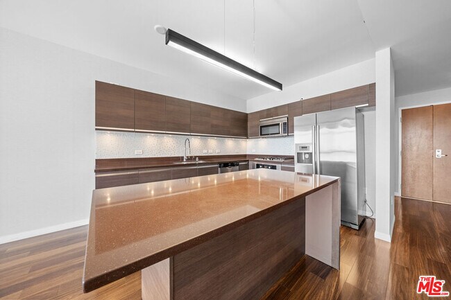 Building Photo - 3785 Wilshire Blvd