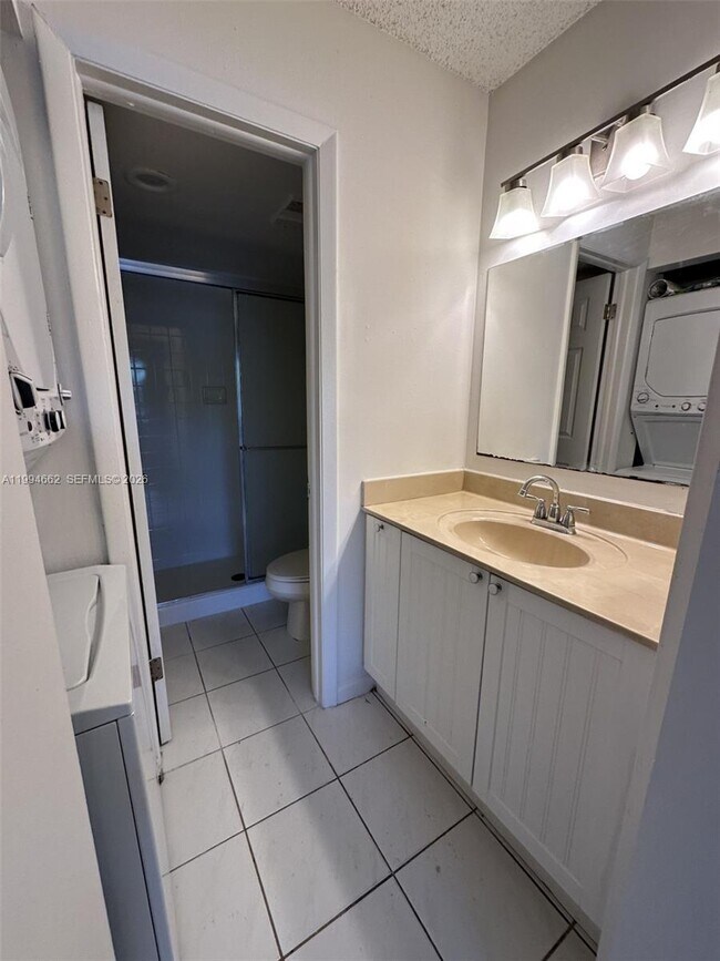 Building Photo - 10003 Winding Lake Rd