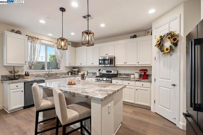 Building Photo - 2525 Modena Dr