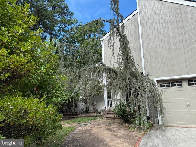 Building Photo - 4 Hazelhurst Dr