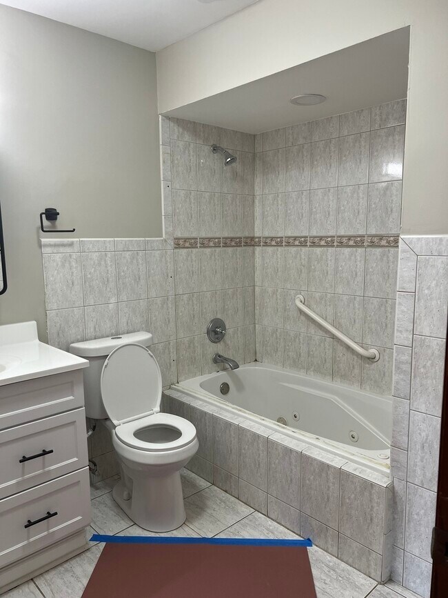 Building Photo - 530 N Arizona Ave