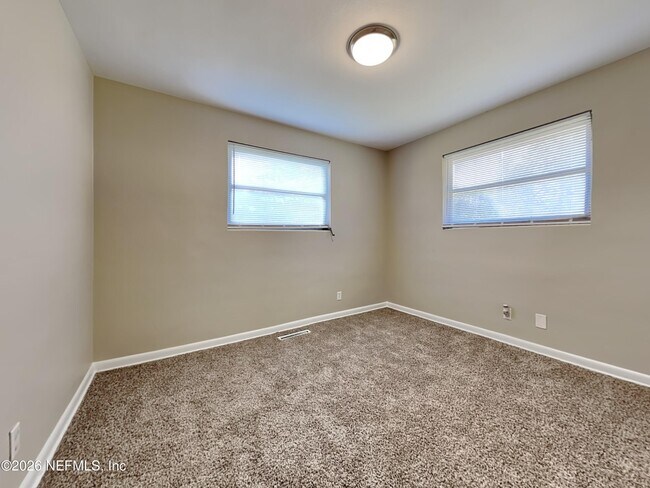 Building Photo - 1332 Arlingwood Ave