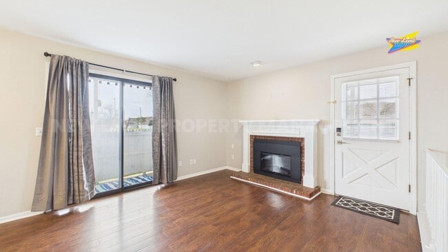 Building Photo - 1717 S Cypress St