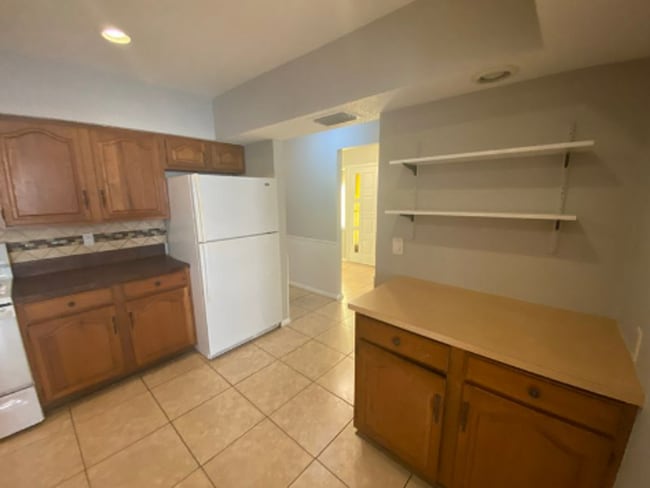 Building Photo - 3 Bedroom 2 Bath home in New Smyrna Beach for RENT!