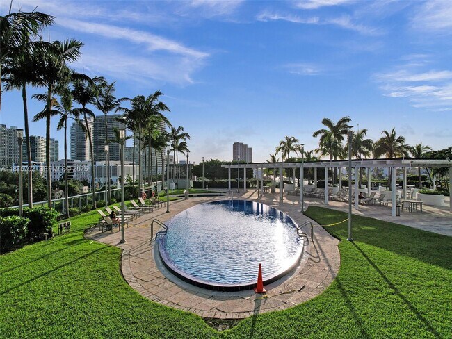 Building Photo - 601 NE 36th St