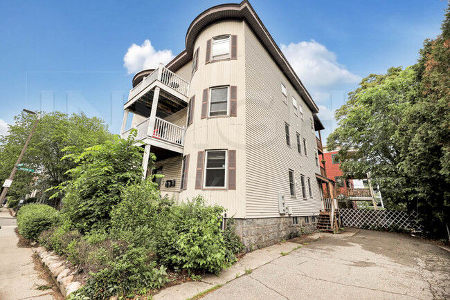 Building Photo - 79 Perkins St