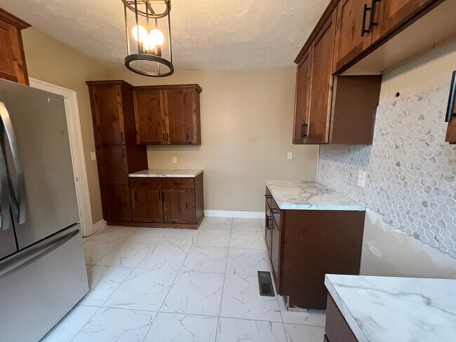 Building Photo - 1414 W Main St