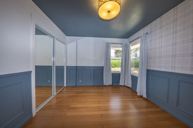 Building Photo - 2 bedr + Bonus Room / Large yard and garage.