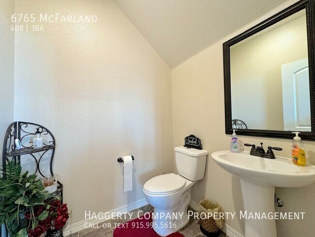 Building Photo - West El Paso 4 bed Refrig A/C with 3 car g...