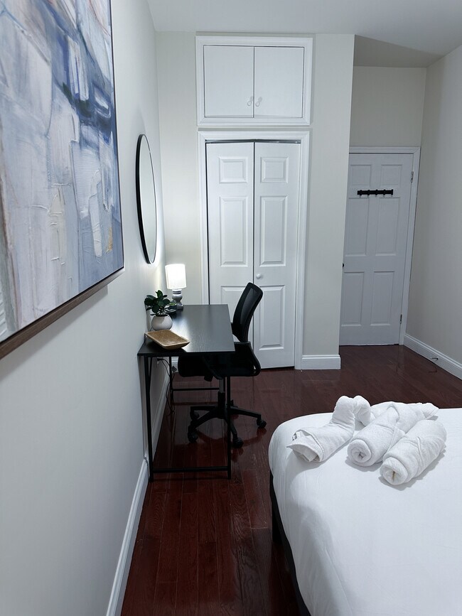 Building Photo - 207 N 11th St