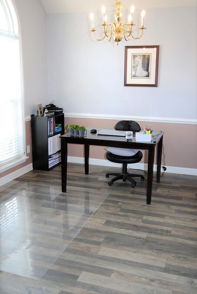 Building Photo - Wonderful Home in the Willow Lakes Community!