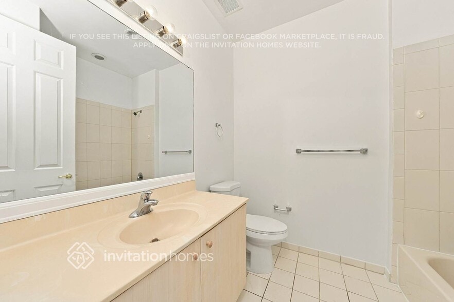 Building Photo - 6351 Bella Cir