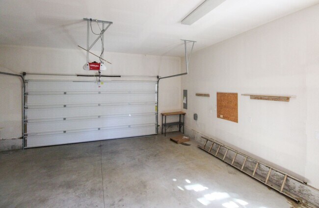 Building Photo - 3091 Kurt Dr NW