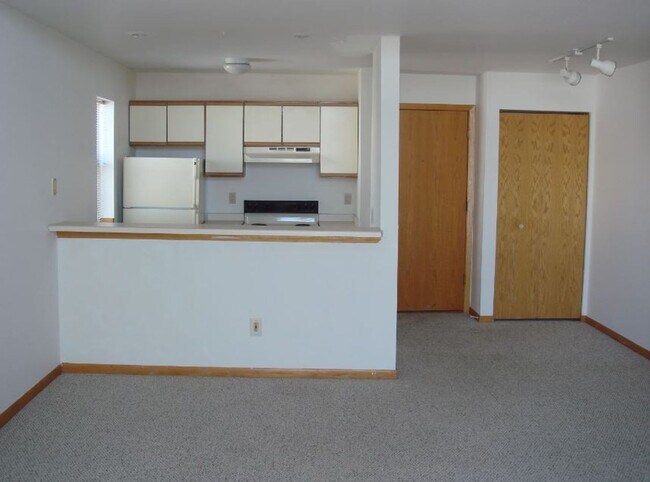 Building Photo - 1617 Troy Dr