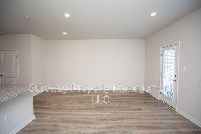 Building Photo - 55 Elliot Ln