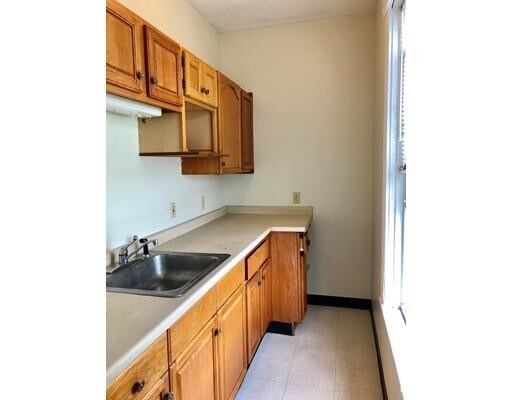 Building Photo - 32 Douglas St