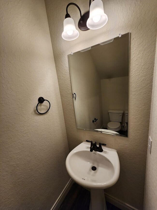 Building Photo - 3/2.5/1.5 Fourplex with Granite Countertops, 9ft Ceilings, Fridge, Washer, Dryer / NBISD