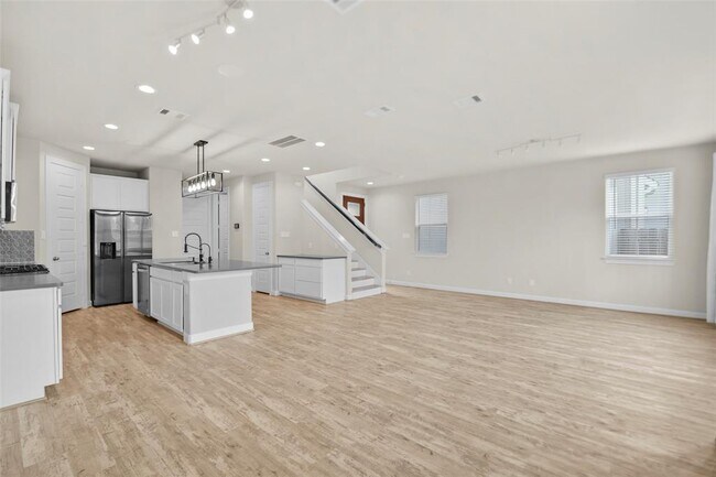 Building Photo - 9911 Brickhouse Dr
