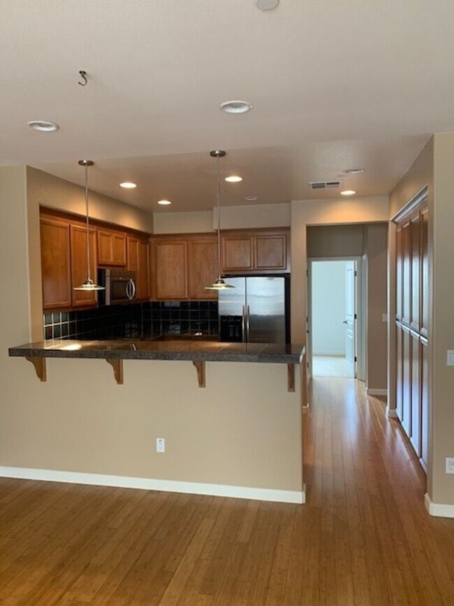 Building Photo - GORGEOUS MODERN 3BR 3BA TOWNHOUSE IN BEAUT...