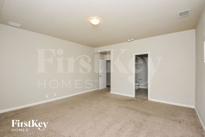 Building Photo - 11913 Rustling Oaks Dr