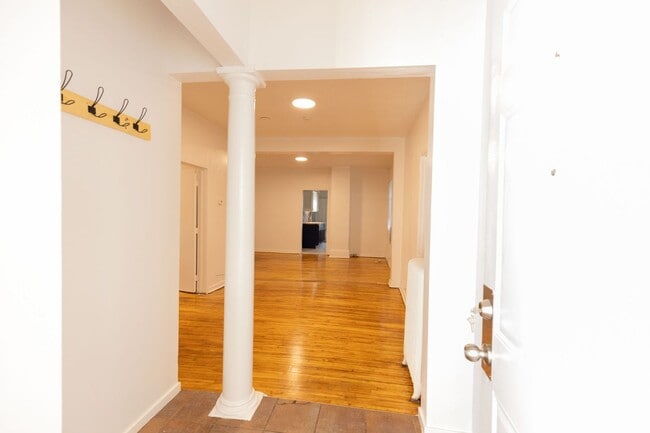 Building Photo - 1406 N 15th Ave