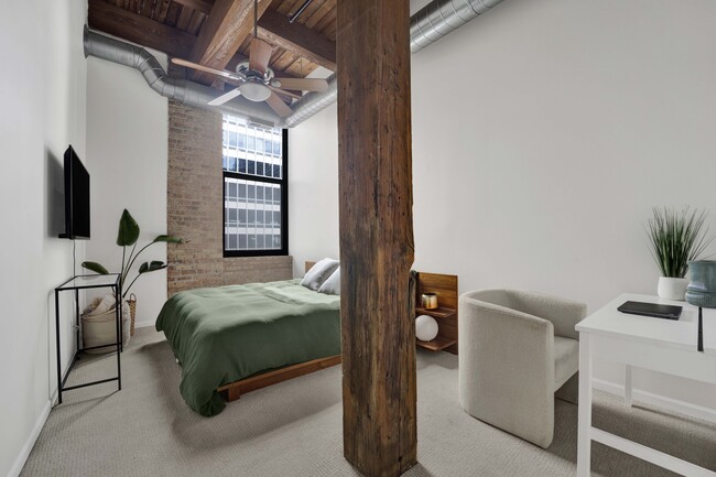 Building Photo - 525 W Superior St