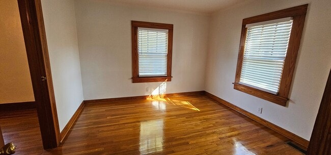 Building Photo - Lovely in Milner