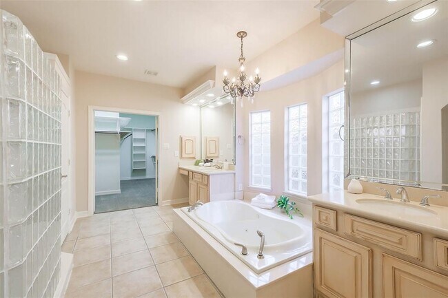 Building Photo - 12411 Santiago Cove Ln