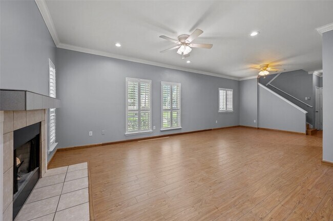 Building Photo - 11709 Lakeside Pl Dr