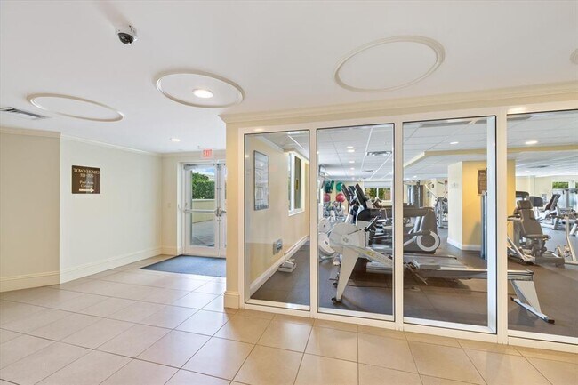 Building Photo - 800 N Tamiami Trl
