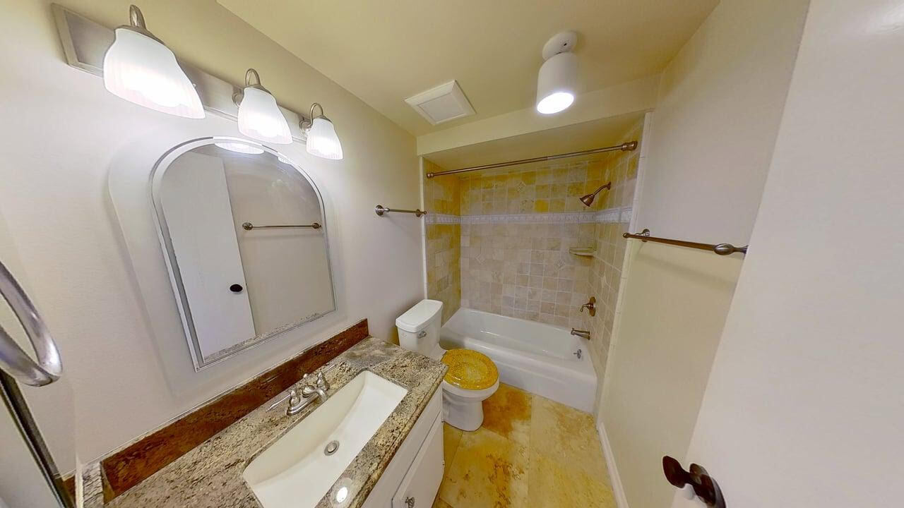 Building Photo - 4754 La Villa Marina