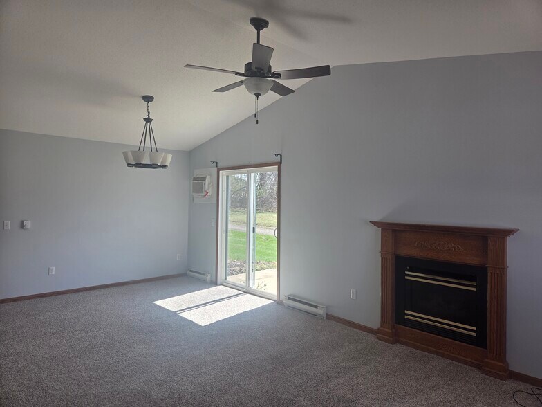 Building Photo - 1274 Circle Pine Dr
