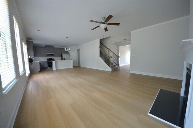 Building Photo - 547 Hellen Vly Dr