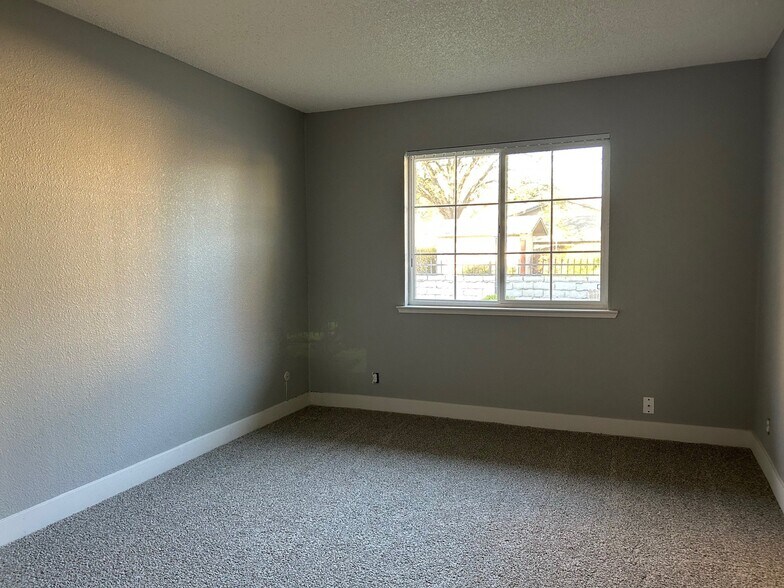 Building Photo - 1181 Fulton Ave