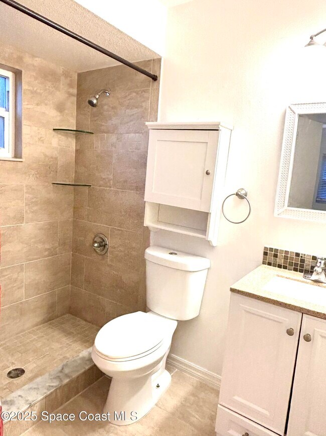 Building Photo - 110 Summer Pl