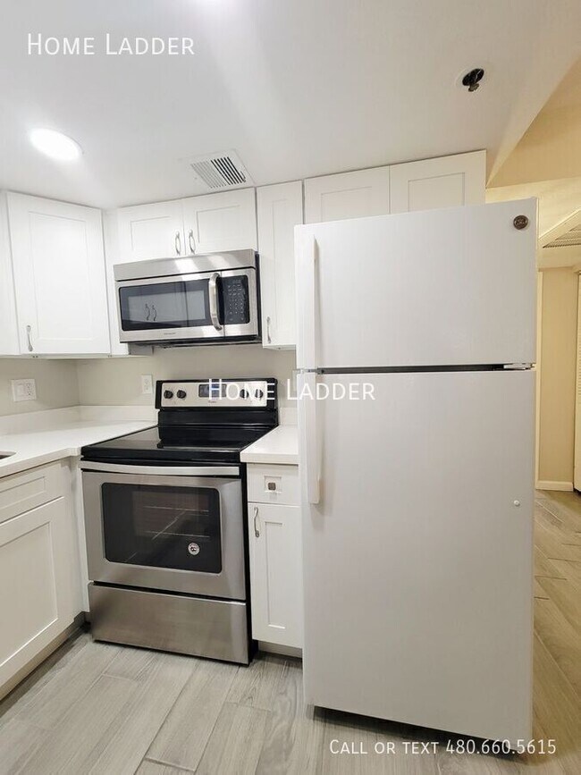 Building Photo - 12221 W Bell Rd