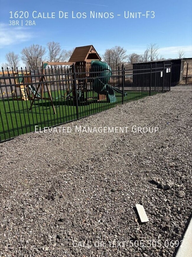 Building Photo - 1620 Calle de los Ninos Ave